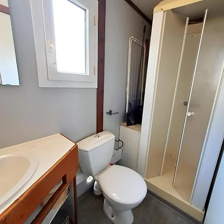 Lot 10 Hébergement de vacances *