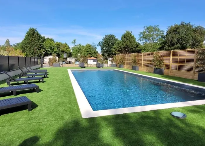 بيت للعطل Lot 10 *